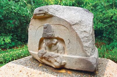 Extranjeros vandalizan esculturas olmecas en Tabasco