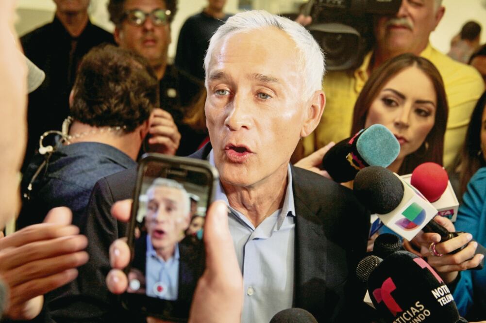 Deportado. Jorge Ramos, periodista de Univision, al llegar ayer al Aeropuerto Internacional de Miami. Foto: MARÍA ALEJANDRA CARDONA. REUTERS