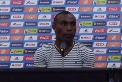 Cruz Azul oficializa el fichaje de Guerrón