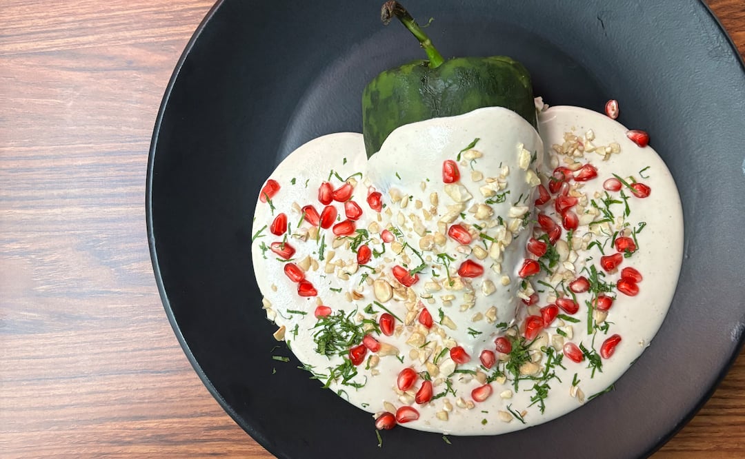 En 2024, los chiles en nogada tienen un precio de 1,025 pesos. Foto: Cortesía