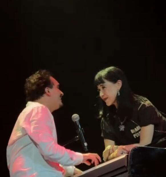 Susana Zabaleta y Ricardo Pérez juntos en el Teatro Metropólitan. Foto: TikTok @oyeivan/ @LuisrbI12.