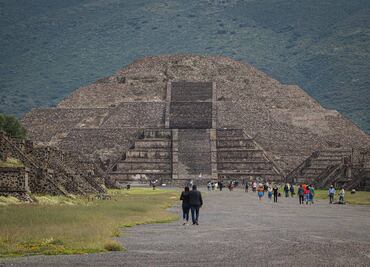 Permiten subir a pirámide en Teotihuacán