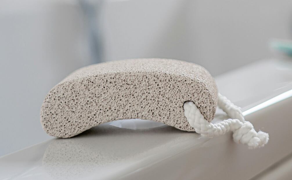 La piedra pómez tiene diversos usos en la limpieza del hogar. Foto: Pexels
