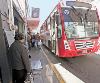 Reducen unidades de transporte ante baja de movilidad en Edomex