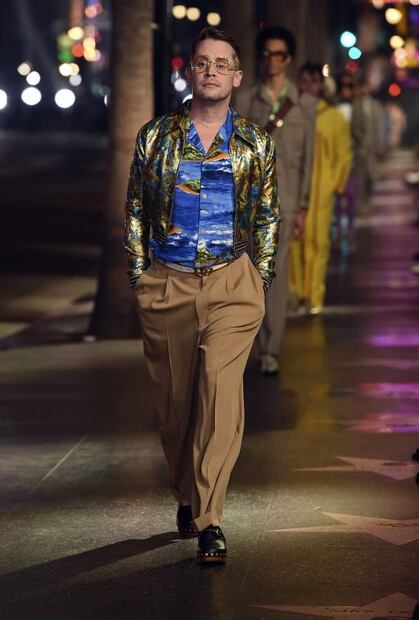 Macaulay Culkin recorre la pasarela de Gucci en Los Ángeles 