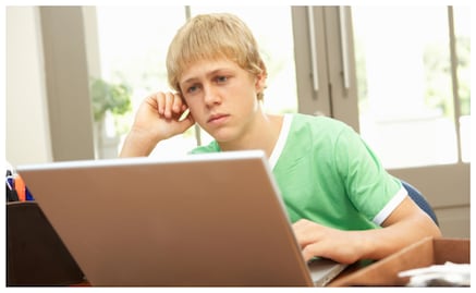 Arrestan a adolescente por hackear a sus profesores