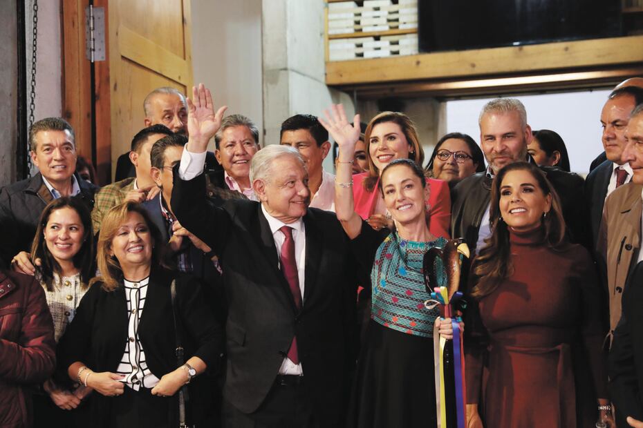 AMLO entrega bastón de mando a Sheinbaum