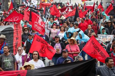 SITUAM se planta en el Zócalo; demanda hablar con AMLO