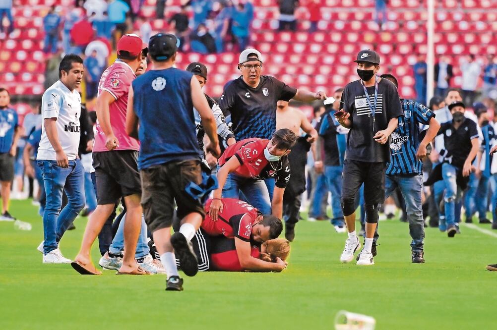 El 5 de marzo de 2022 un enfrentamiento entre aficiona- dos en el Esta- dio Corregidora de Querétaro dejó decenas de heridos. Foto: Archivo | Imago7