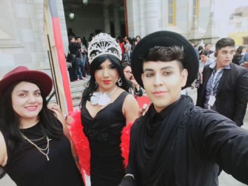 Primera mujer transgénero recibe título de licenciada en Guanajuato