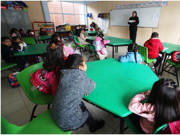 FOTOS: Peinados de último momento, retardos, llanto y loncheras olvidadas en primer día de clases en Edomex