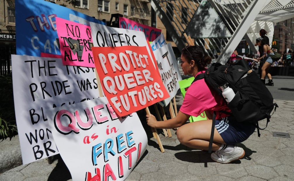 La gente se reúne para participar en la Marcha de Liberación Queer en la ciudad de Nueva York el 29 de junio de 2025. Foto: AFP