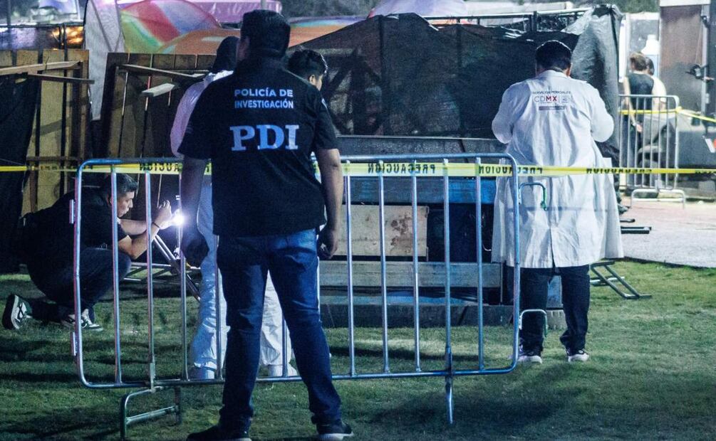 La estructura cayó sobre dos personas que fueron trasladadas al nosocomio, donde, lamentablemente, fallecieron (05/04/2025). Foto: Yaretzy M. Osnaya EL UNIVERSAL