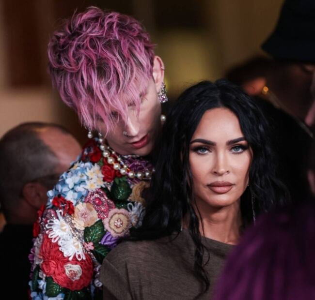 Megan Fox y Machine Gun Kelly, la pareja que bebe sangre por amor