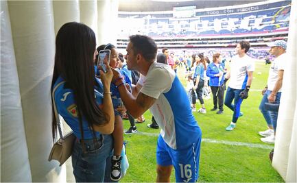 VIDEO: Jugadores de Cruz Azul rinden homenaje a sus madres previo al partido contra Tigres