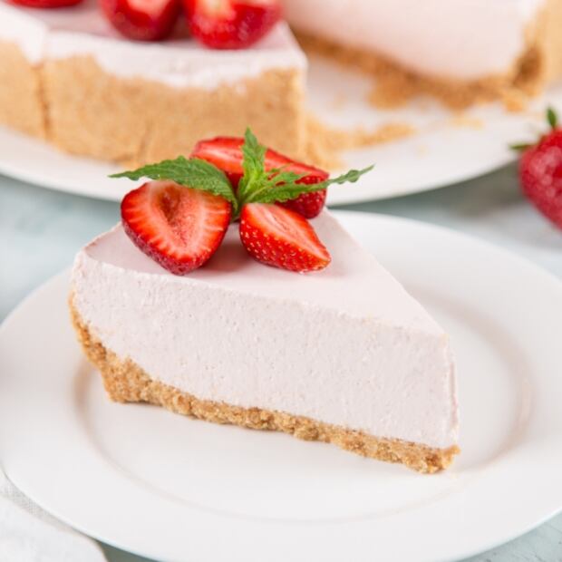 Haz un pay helado de fresa en casa