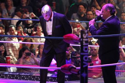 Mil Máscaras recibe homenaje en Arena México