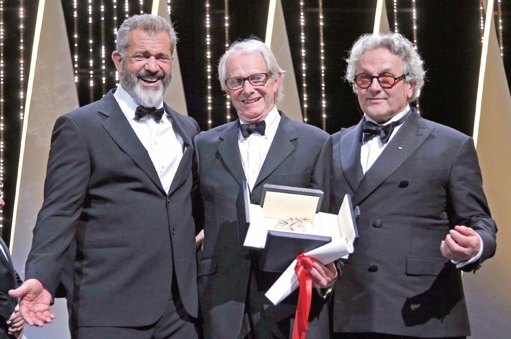 El actor Mel Gibson, el cineasta británico Ken Loach y el presidente del jurado, George Miller (FOTO: AP Y EFE)