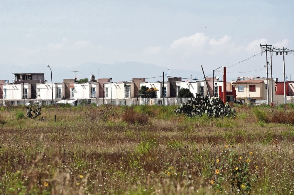 Debido a la falta de empleo en Tecámac, pobladores buscan oportunidades otras zonas, por lo que se ha convertido en una “ciudad dormitorio”. (ARIEL OJEDA/EL UNIVERSAL)