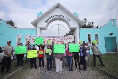 Rechazan inhumar cuerpos del “tráiler de la muerte” en panteón de El Salto