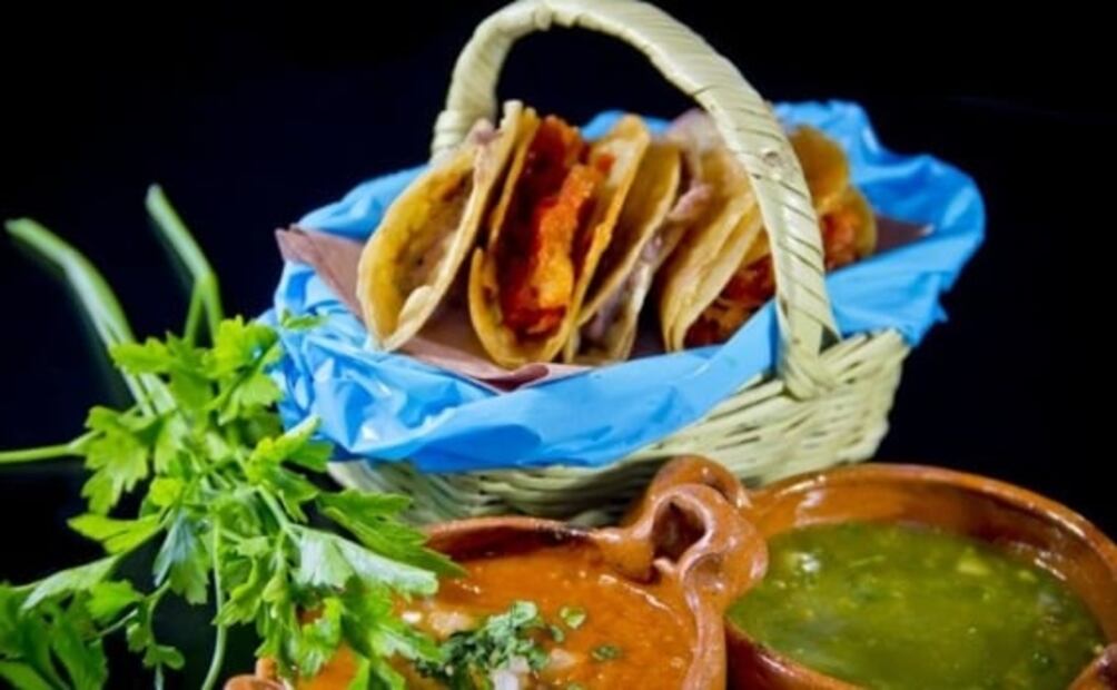De papa o chicharrón, ¿de qué le pongo joven? Los mejores tacos de canasta de CU