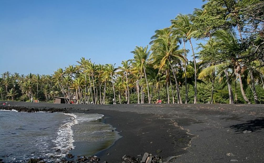 Estas son algunas de las playas con arena negra en el mundo. Foto: Wikimedia Commons
