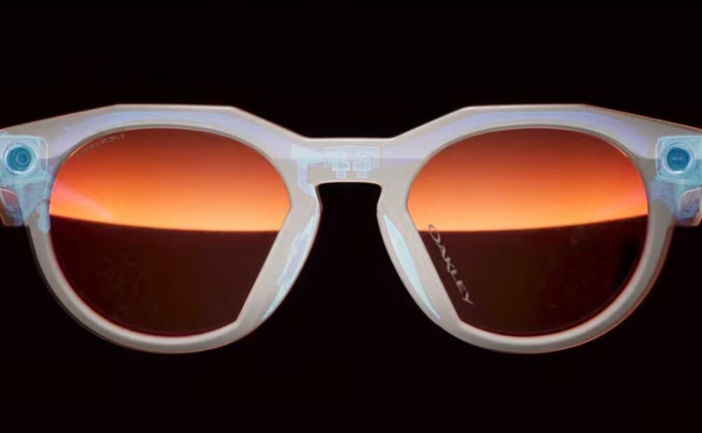 Los lentes con IA de Meta y Oakley incorporaran cinco micrófonos y cámara de 12 MP con ultra gran angular | Imagen: captura de pantalla