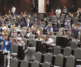 Diputados avalan juicio político contra Rosario Robles