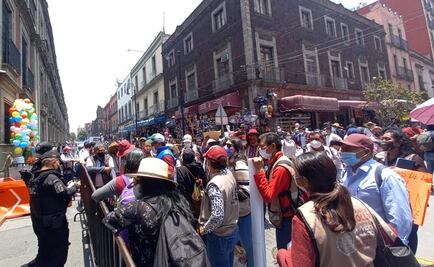 Protestan servidores de la nación frente a Palacio Nacional