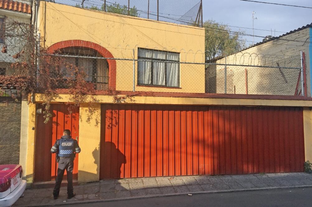 Caso. Peritos llegaron al lugar a levantar el cuerpo de la víctima e iniciaron la carpeta de investigación 