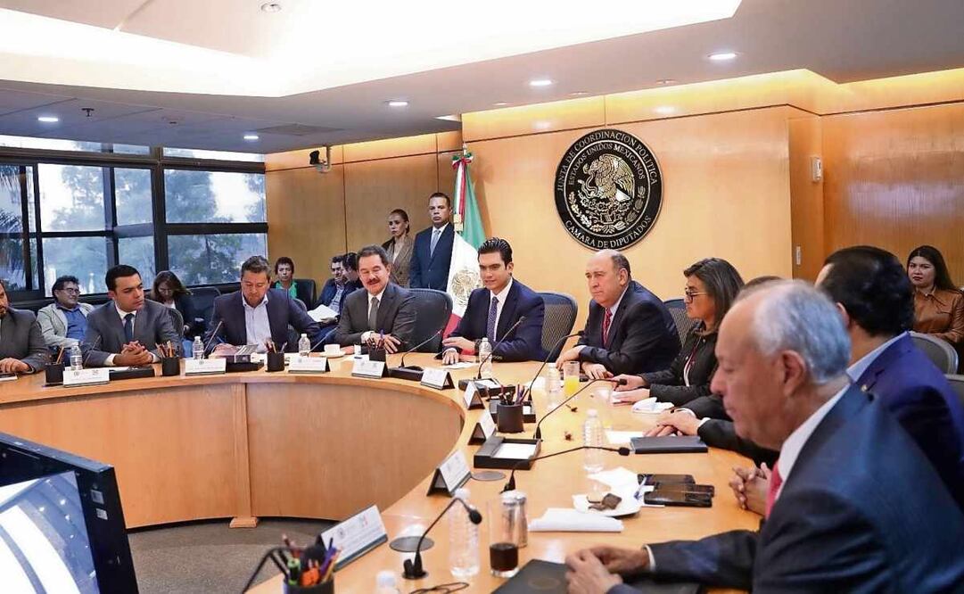 Los líderes de bancada de los partidos políticos recibieron los recursos que, según el acuerdo, serían usados para “gastos extraordinarios”. Foto: Especial