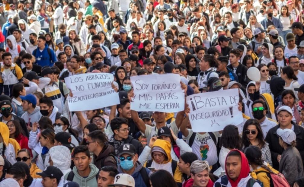 "¡Queremos paz en nuestra entidad!”: Estudiantes y maestros realizan mega marcha en Zacatecas 