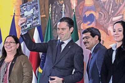 Estudiar, garantía de empleo: Nuño