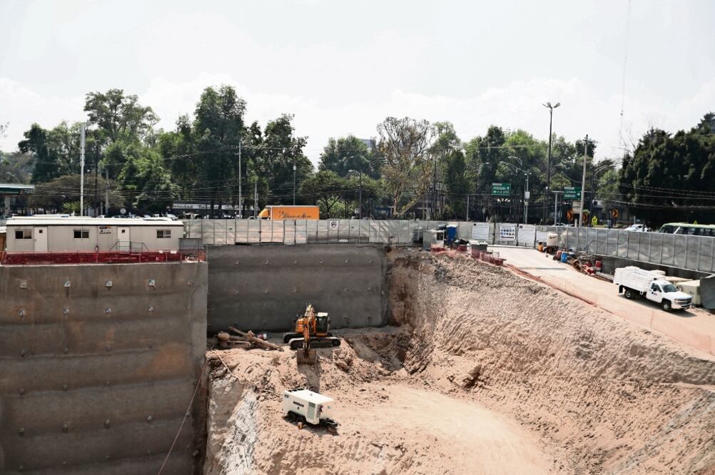 Como respuesta a un amparo promovido por la UNAM, un juez federal ordenó suspender por tiempo indefinido las obras que comprenden dos torres de departamentos de 23 y 27 pisos en Copilco. (FOTOS: ALEJANDRO ACOSTA)