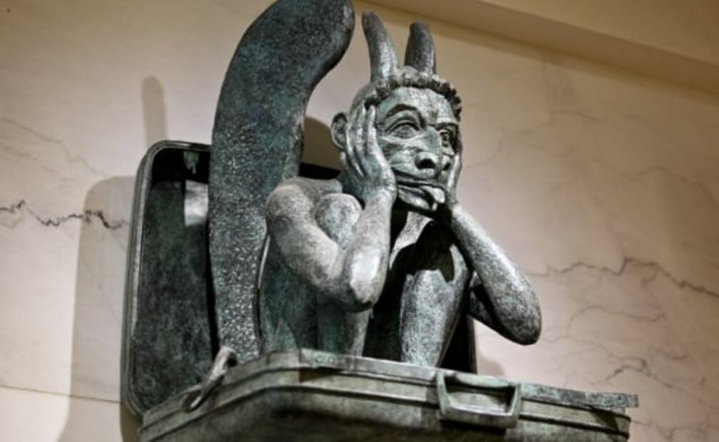Este aeropuerto tiene "señales" del Apocalipsis y los Illuminati