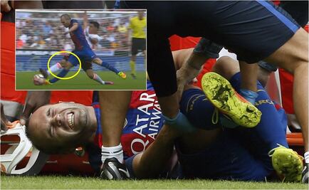 Terrible lesión de Andrés Iniesta en Mestalla