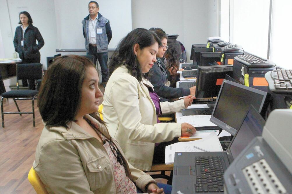 En 2013, casi mil maestros fueron separados de sus puestos por no presentarse a las evaluaciones docentes que se aplicaron con la anterior reforma educativa. Foto: ARCHIVO EL UNIVERSAL