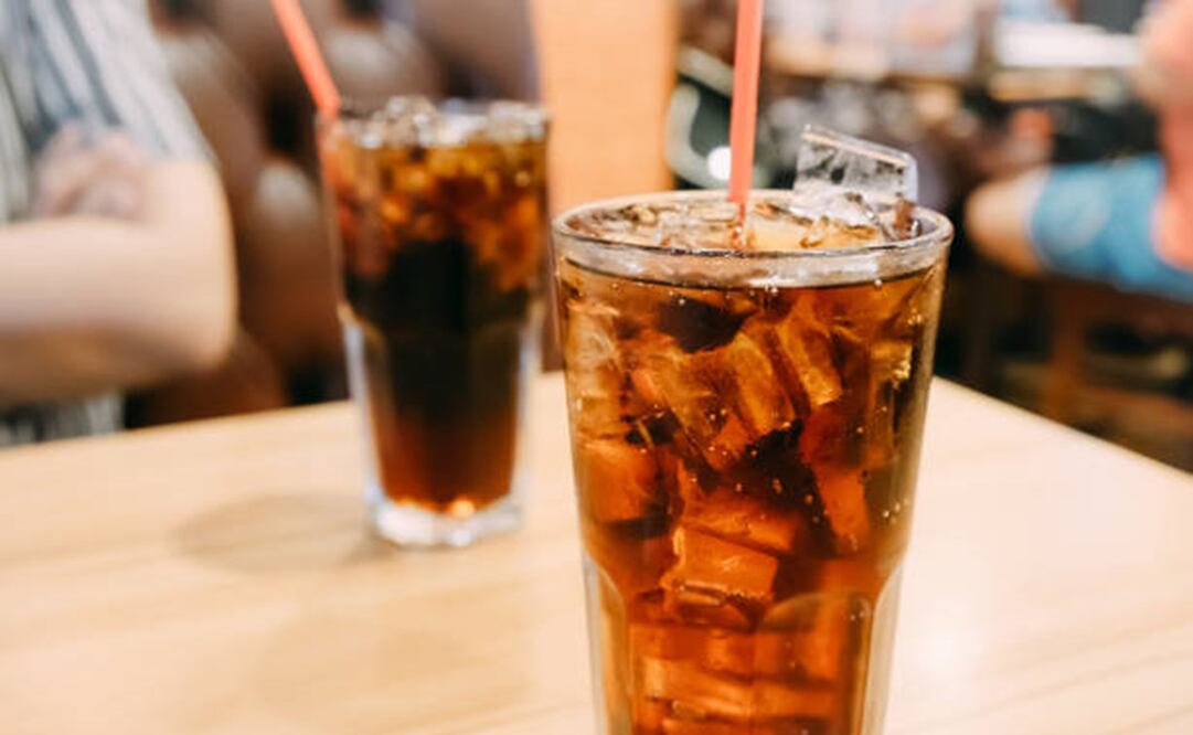 La Organización Mundial de la Salud (OMS) recomendó consumir menos de un vaso de 250 mililitros de bebida azucarada al día. Foto iStock