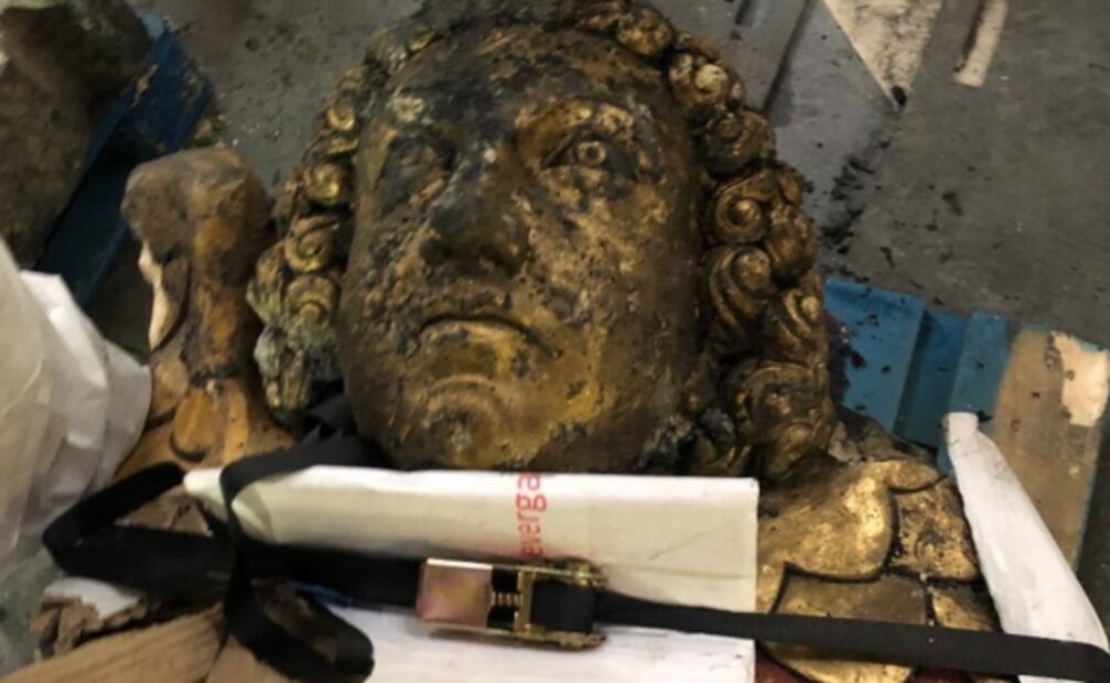 Encuentran escultura de un ángel dorado en Notre Dame