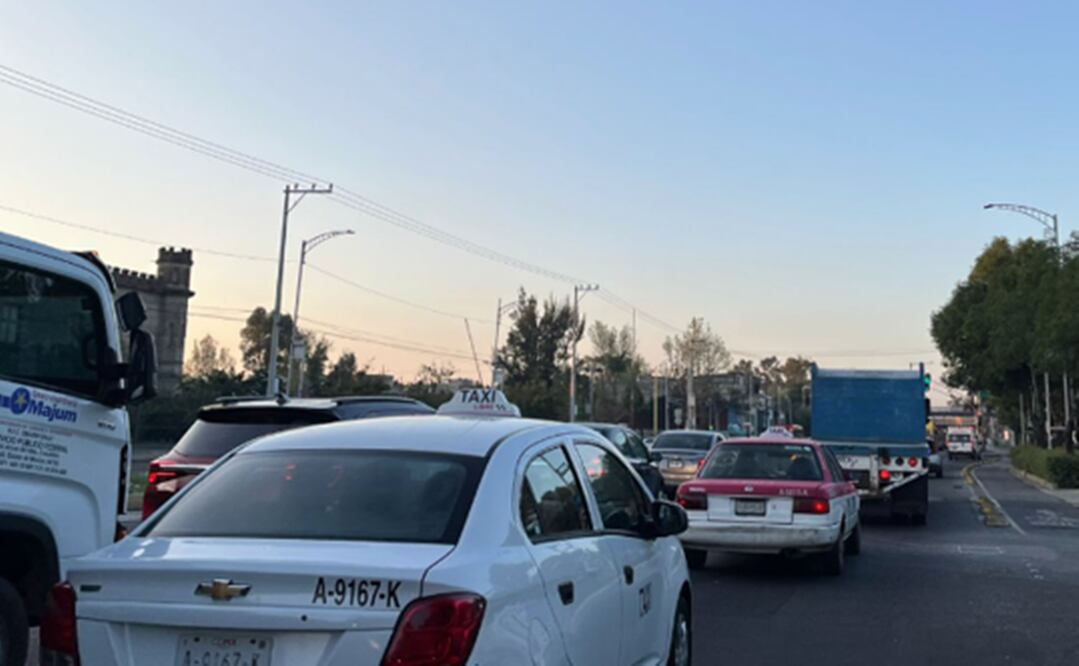 Av. Ing. Eduardo Molina con ligera carga vehicular entre Eje 2 Norte y Héroe de Nacozari. Foto: @OVIALCDMX