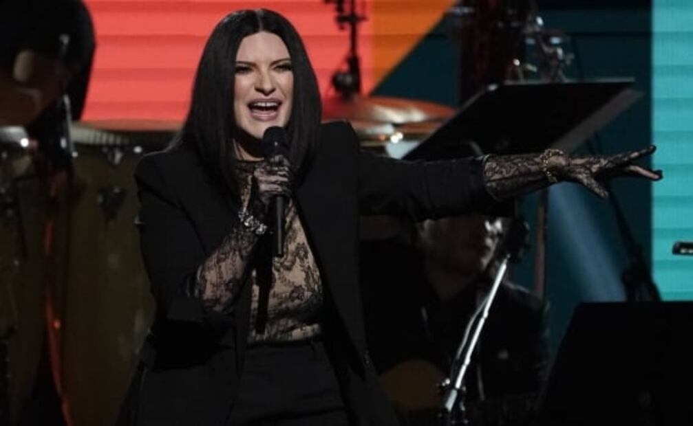 Critican a Laura Pausini por editar foto con Yalitza Aparicio