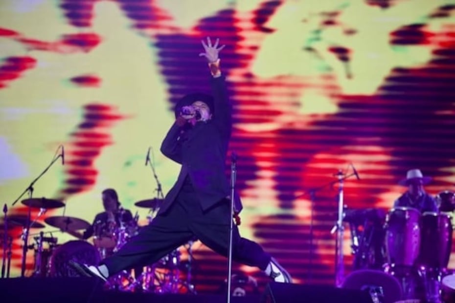 Con un espectáculo dedicado a Sax, Maldita Vecindad cierra el primer día del Vive Latino