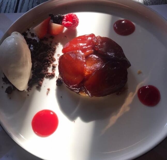 Platillos y vino rosa contra el cáncer de mama