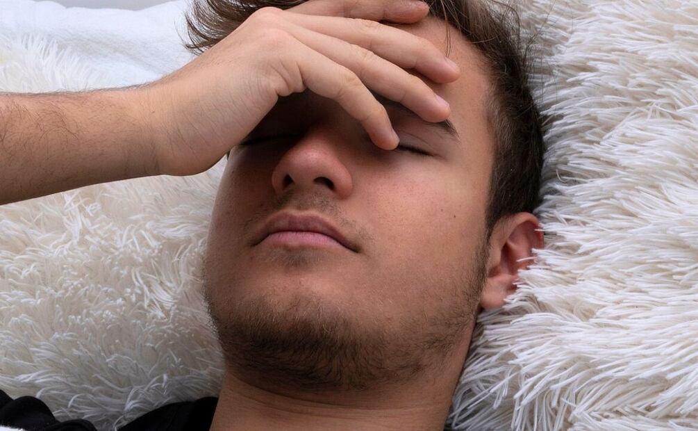 Uno de los síntomas que puede presentar una persona que sufre de golpe de calor es la fiebre. Fuente: Pixabay