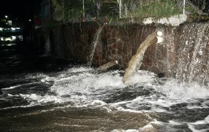 Casas inundadas y socavones deja fuga de agua en Ecatepec: FOTOS Y VIDEOS