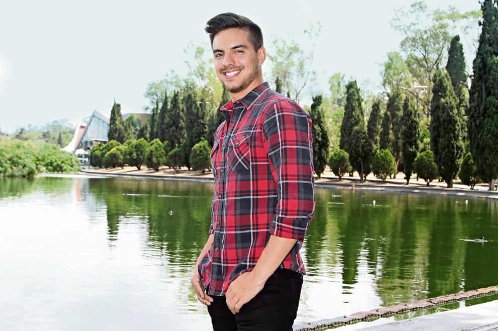 “Sé que hay actores más fregones y cantantes más fregones pero yo busco mi n ic ho”, dice Vadhir ahora que se irá a vivir a Estados Unidos para hacer castings