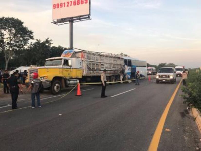 Accidente en carretera Campeche-Mérida deja 3 muertos y 15 lesionados