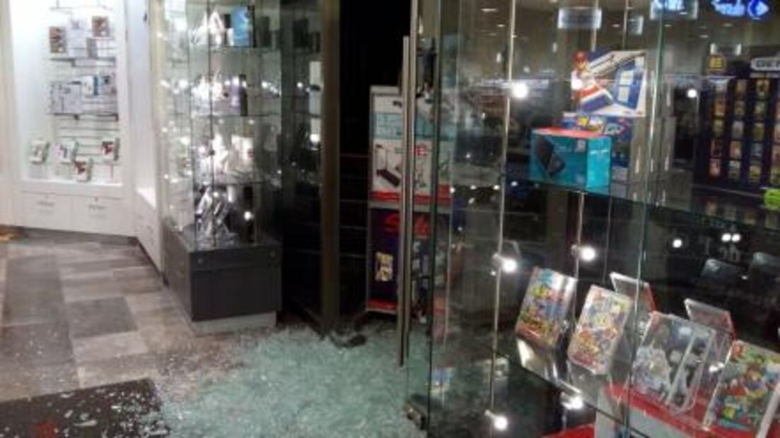 Roban consolas de videojuegos, cámaras y celulares de Sanborn's de San Jerónimo
