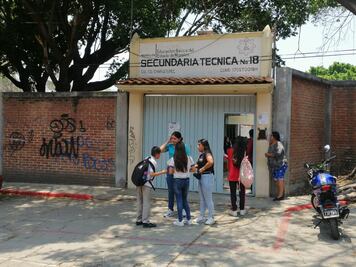 Detienen a estudiante que presuntamente disparó dentro de secundaria de Cuernavaca; no hay lesionados