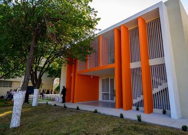 Mariana Cantú y Samuel García encabezan entrega de 4 villas de DIF Capullos